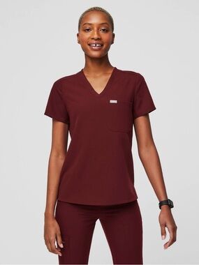 FIGS *SET* Catarina Scrub Top in XXS & Women’s Burgundy Zamora Jogger in XS set